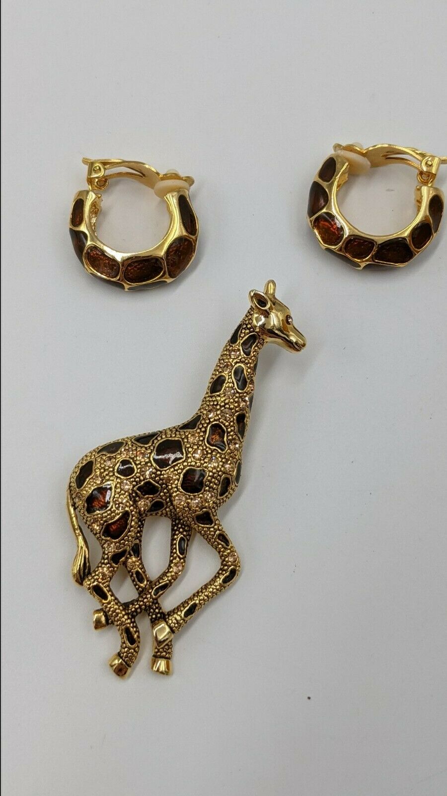 Gold Tone & Brown Giraffe Themed Hoop Clip On Earrings & Lapel Pin