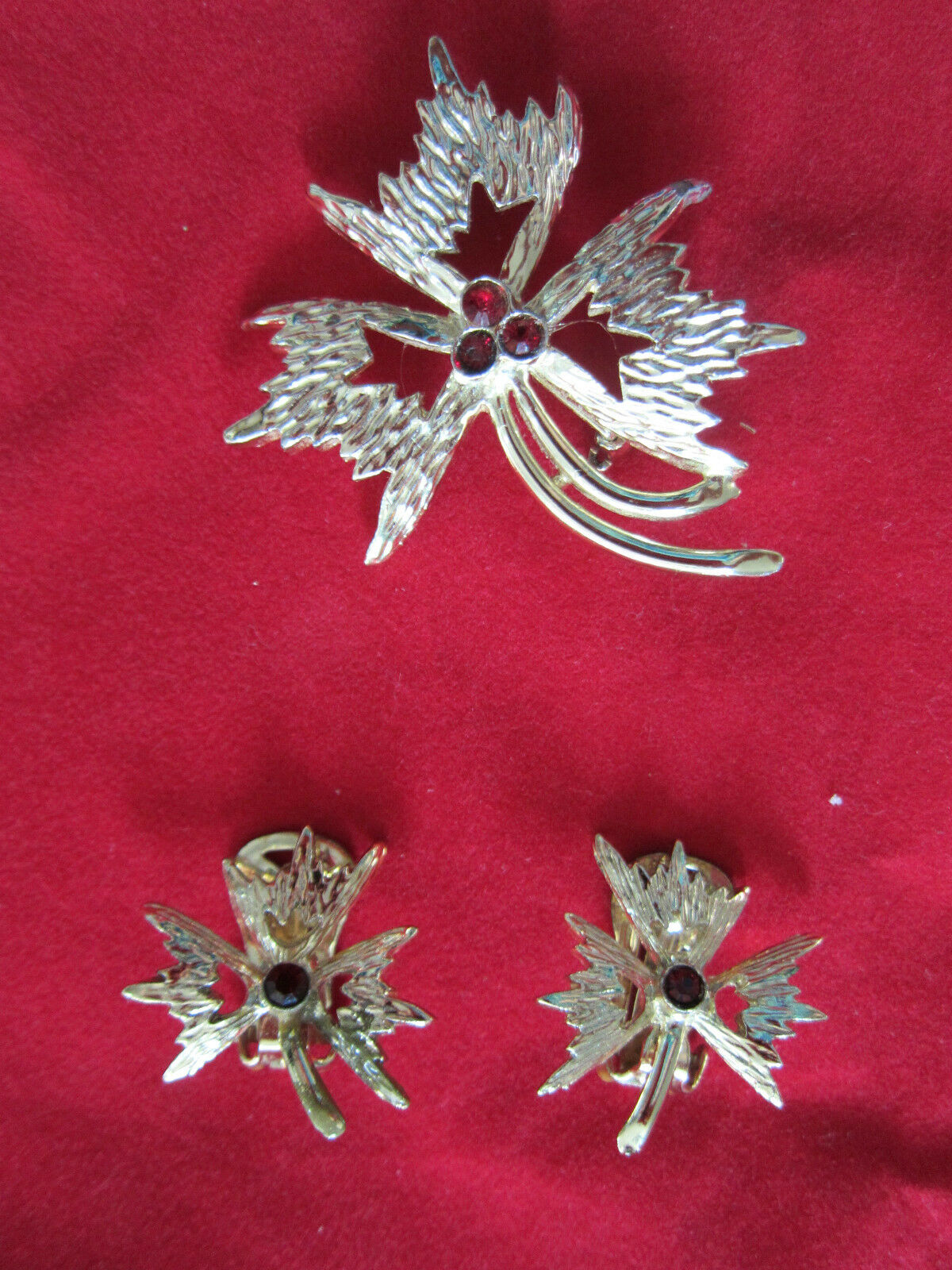 Retro Vintage Leaf Design/red Stones  Demi Parure Brooch/pin & Clip On Earrings