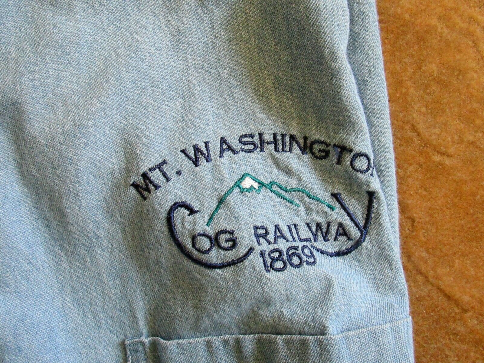 Mt Washington ,n.h. Cog Railway Denim Shirt Size Xl Short Sleeve 100% Cotton