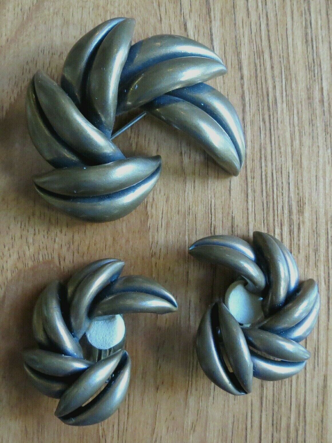 Vintage Metal Brooch/pin & Clip Earring Set